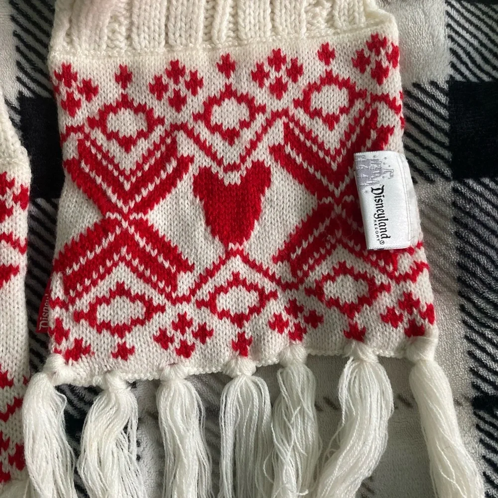 NWOT VINTAGE DISNEY SCARF🧣 - Picture 9 of 9